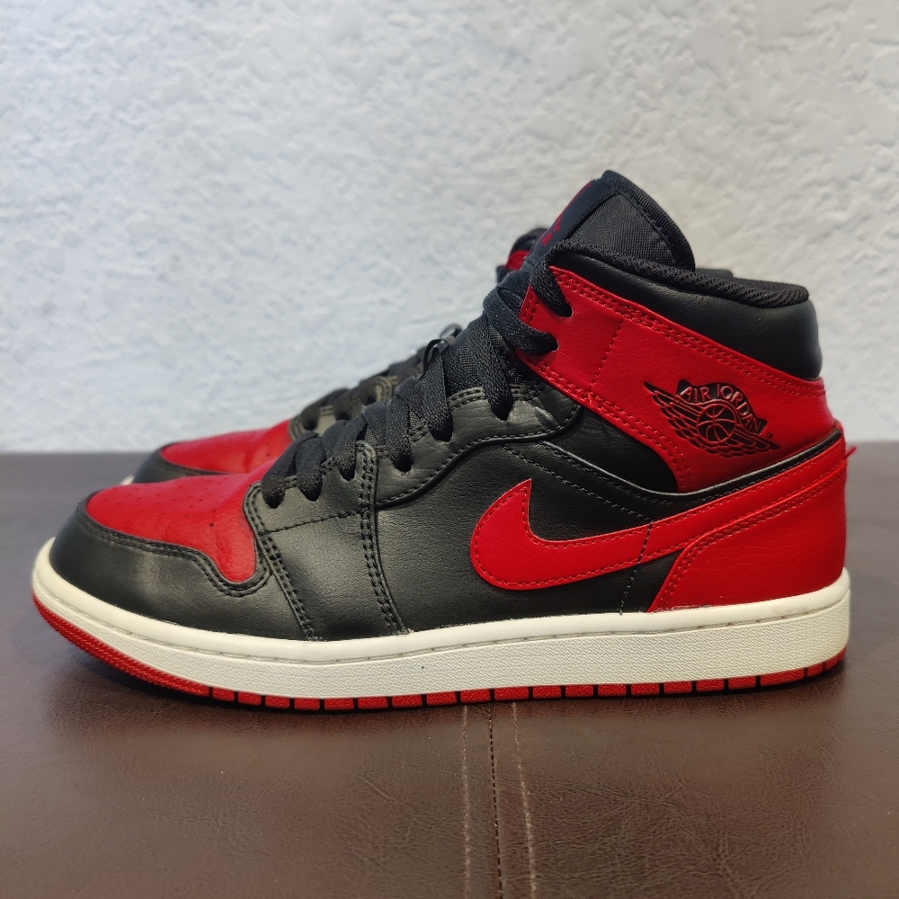 Nike Jordan 1 Mid "Banned"